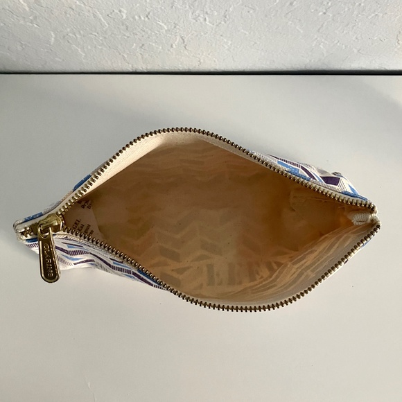 NWOT Clarins Feed 10 Canvas Makeup Cosmetics Bag Pouch Blue and Cream - Picture 15 of 15